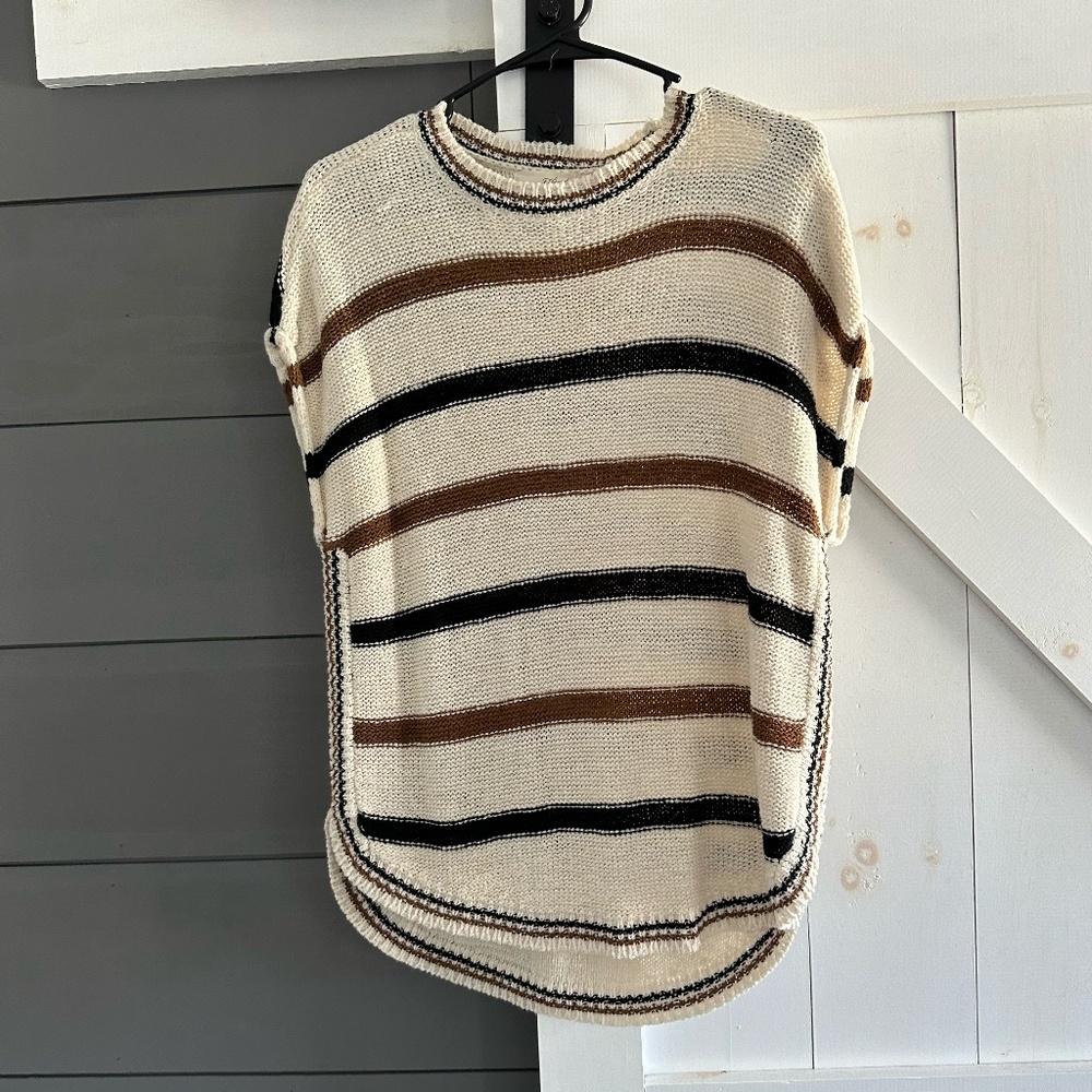 Universal Thread - Striped Sweater Vest - M